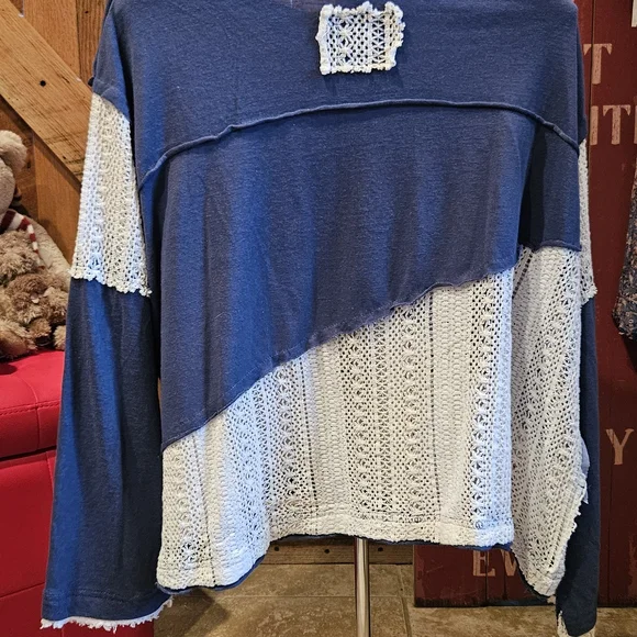 POL Blue and Cream Peace Sign Top - Picture 3 of 4